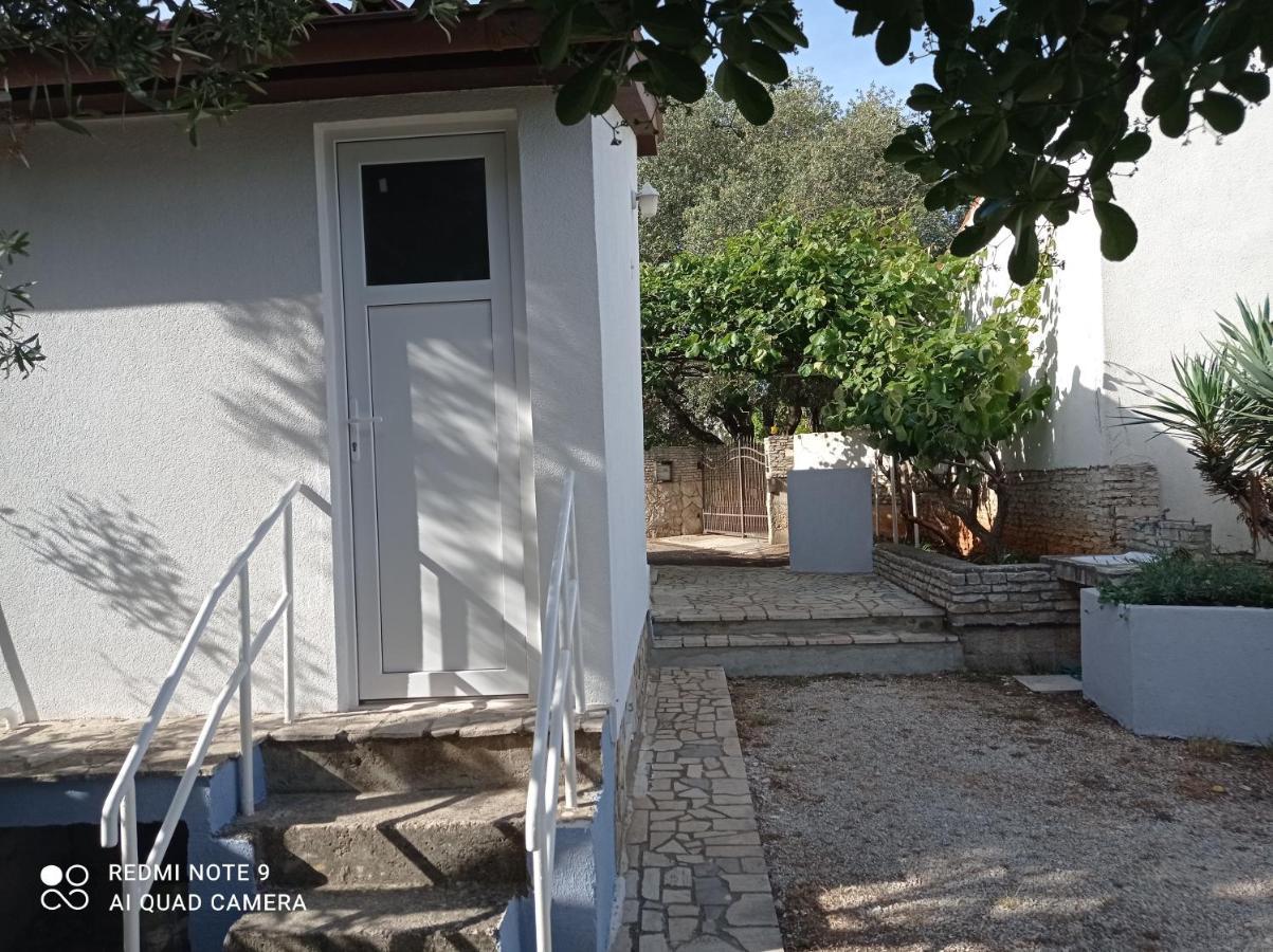 Studio Apartman Premantura Exterior foto