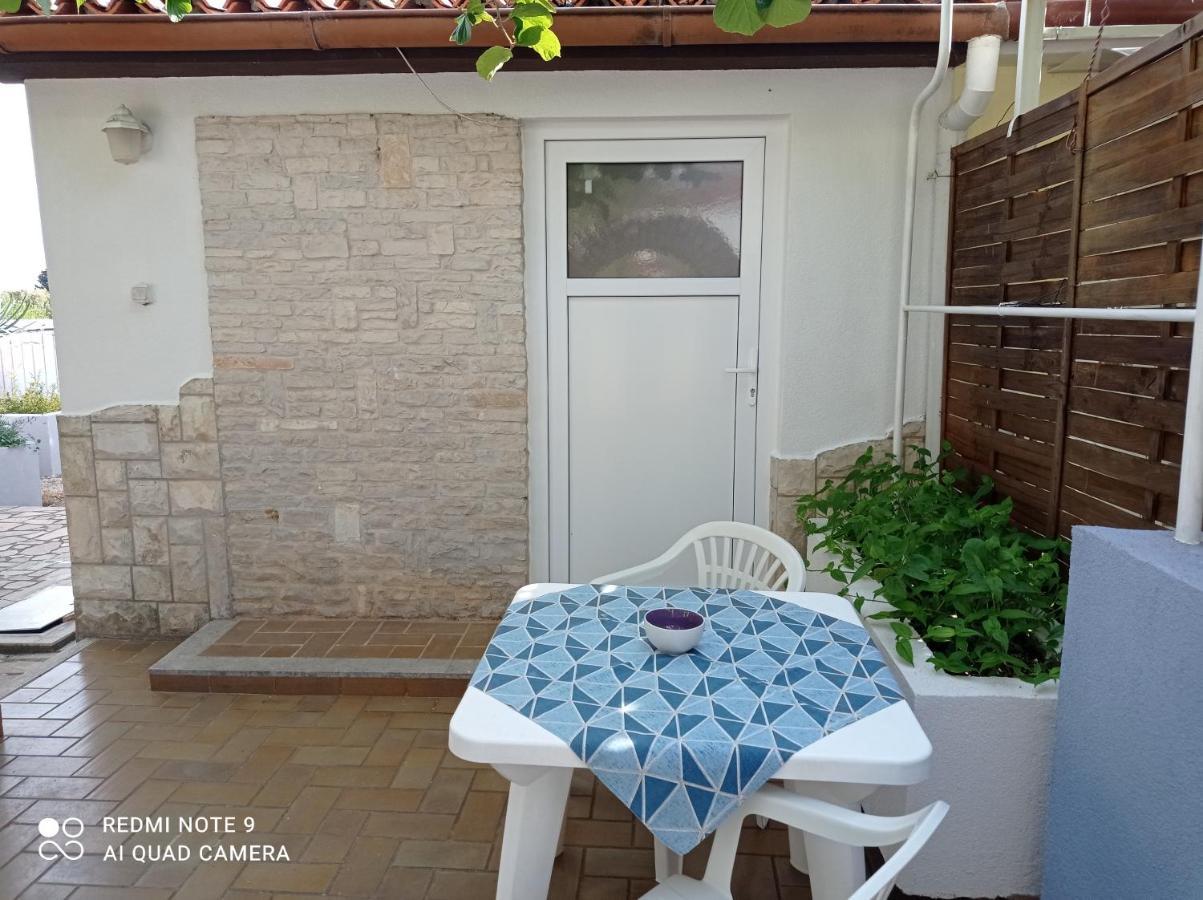 Studio Apartman Premantura Exterior foto